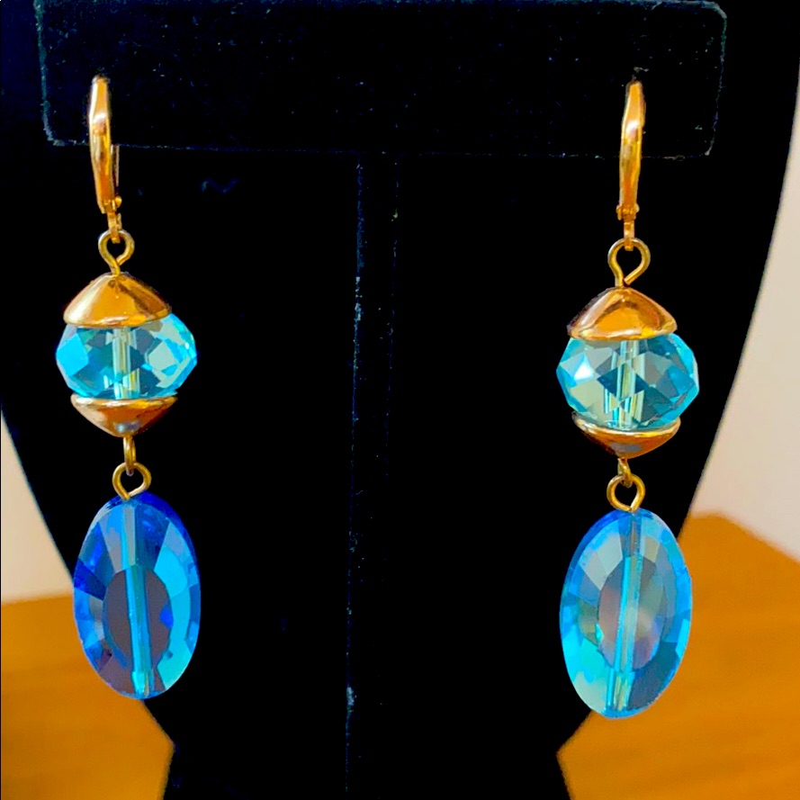 Beautiful Cache Drop Earrings Nwot 25$